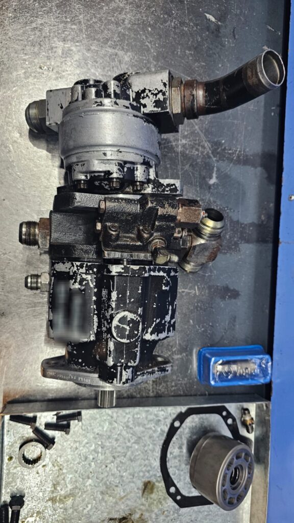 Adaptación de bomba hidráulica en articulado Case 8930