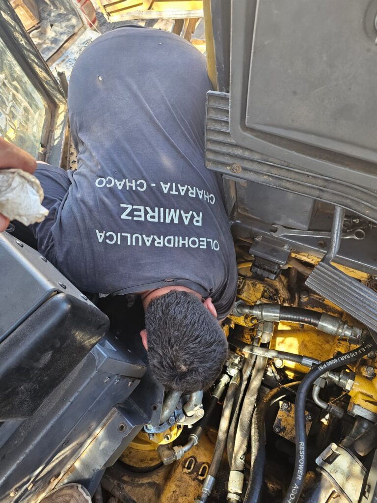 Realizamos la reparación de transmisión hidráulica en una topadora Caterpillar T8 con servicio a campo en Chaco. Atención técnica especializada.