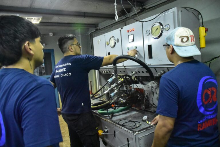 Reparación de bomba hidráulica a pistón de caudal variable en Charata