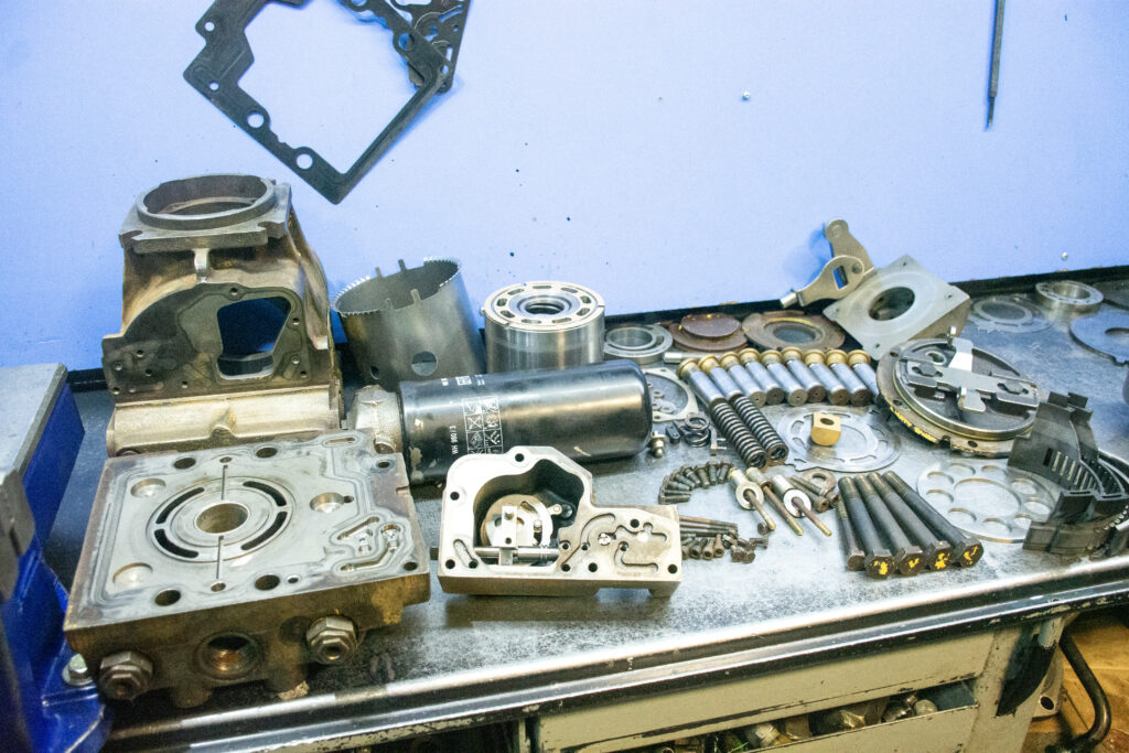 Oleohidraulica Ramireza limpieza completa de bomba hidraulica, reparación de materiales dañados