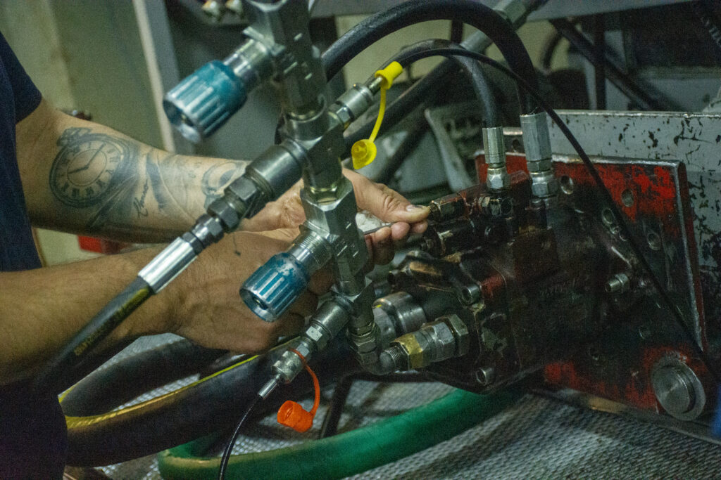 Oleohidraulica Ramirez realiza prueba de bomba hidraulica en Banco de pruebas para detectar fallas